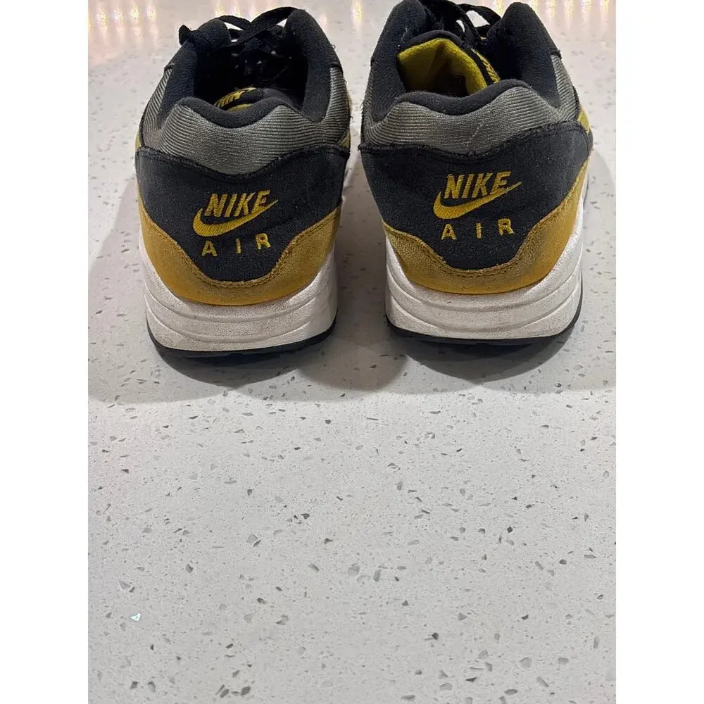 Men’s Nike airmaxs size 11